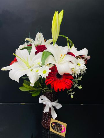 Cam Vazo Lilyum ve Mevsim Çiçekleri